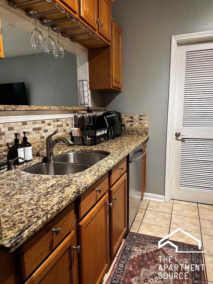 811 S Kedzie Ave #1 - Photo 4 of 15