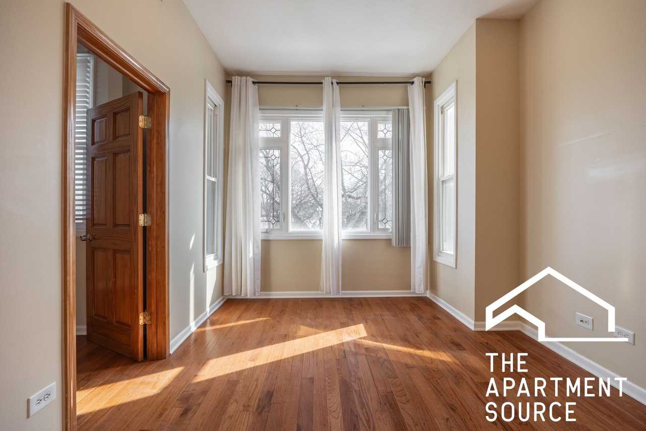 2028 N Hamlin Ave #2 - Photo 4 of 21