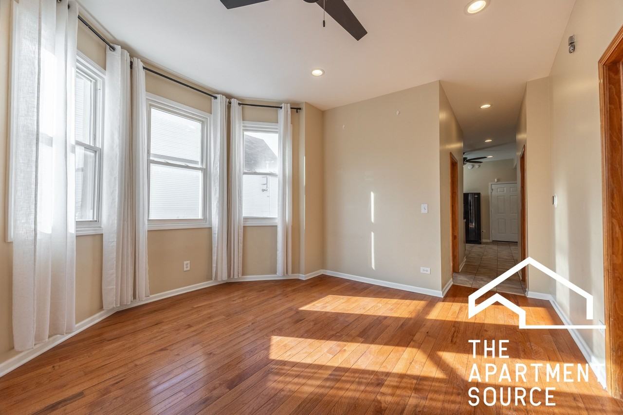 2028 N Hamlin Ave #2 - Photo 5 of 21