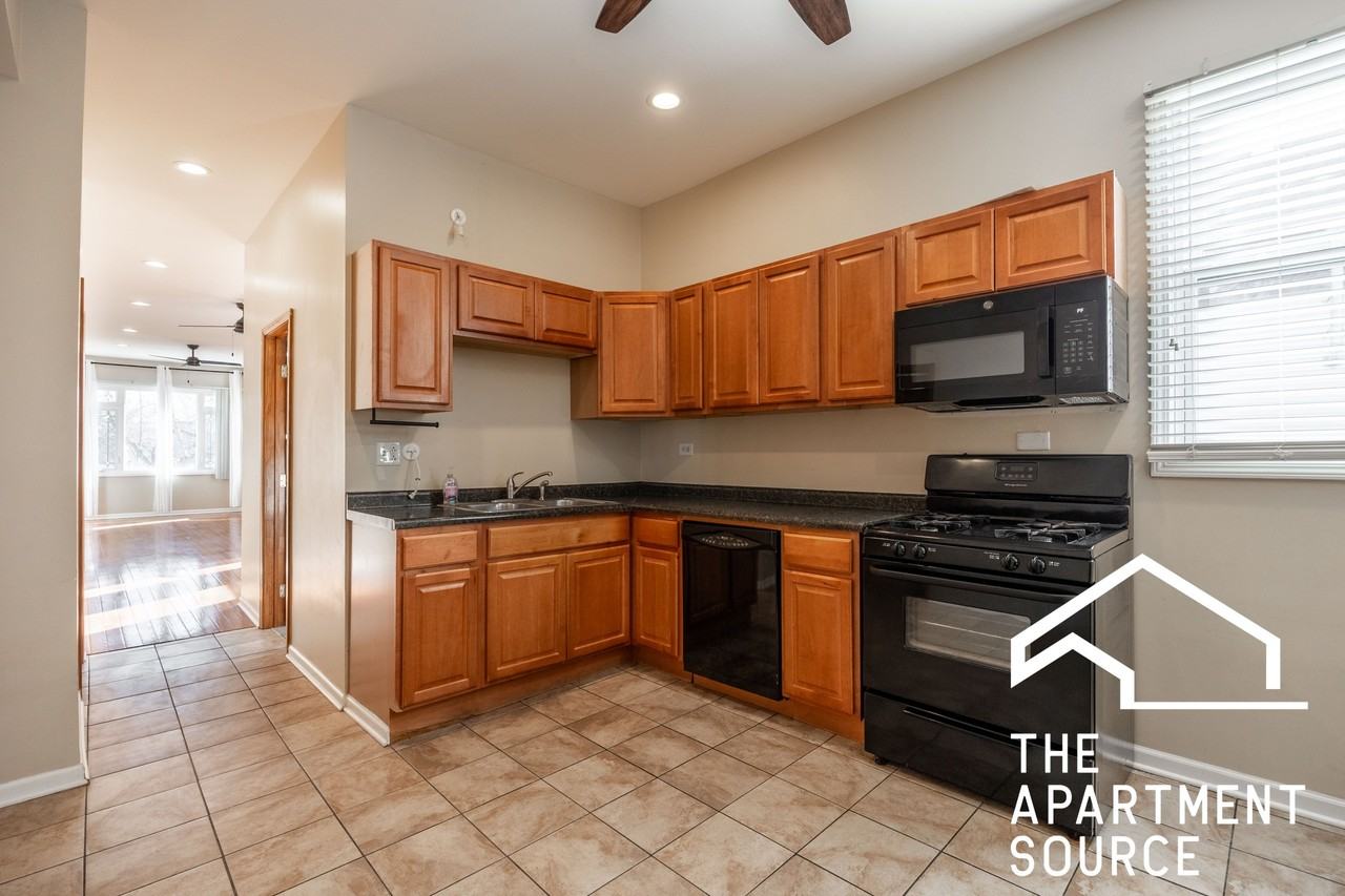 2028 N Hamlin Ave #2 - Photo 7 of 21