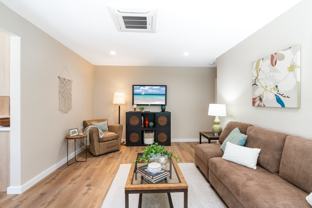 419 W Queen St #8 - Photo 1 of 1