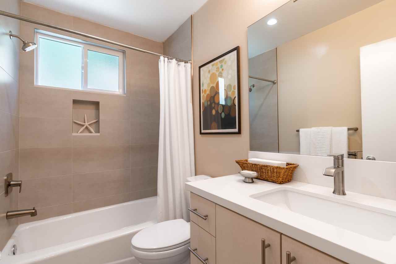 419 W Queen St #8 - Photo 6 of 11