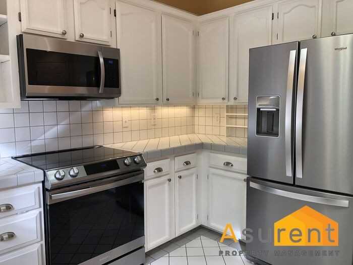 573 Scenic Dr - Photo 7 of 17