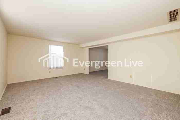 6125 Honeygate Dr - Photo 3 of 15