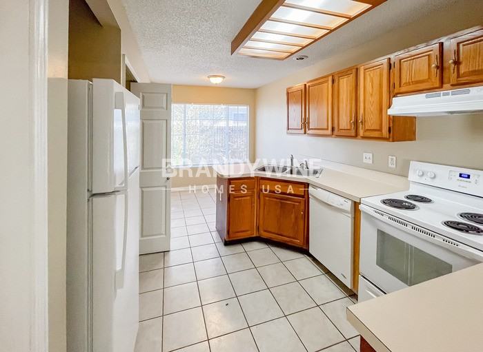 8145 Mactavish Way W - Photo 6 of 25