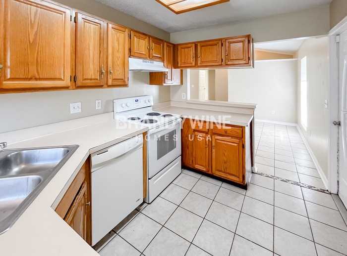 8145 Mactavish Way W - Photo 7 of 25