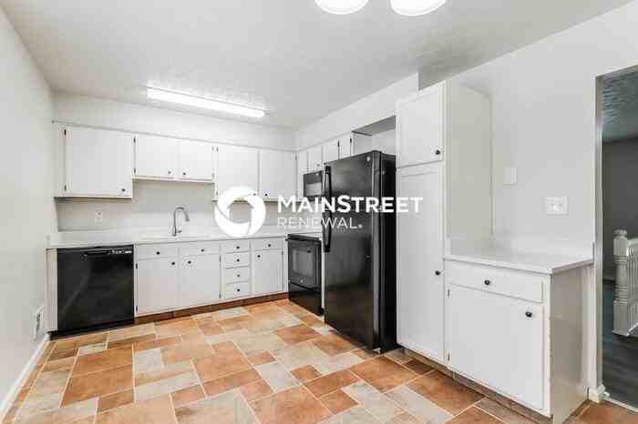 8509 Gainsborough Dr - Photo 3 of 18