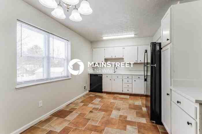 8509 Gainsborough Dr - Photo 4 of 18