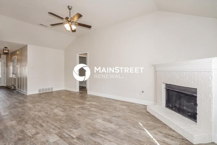 1080 Cross Wood Ln - Photo 3 of 17