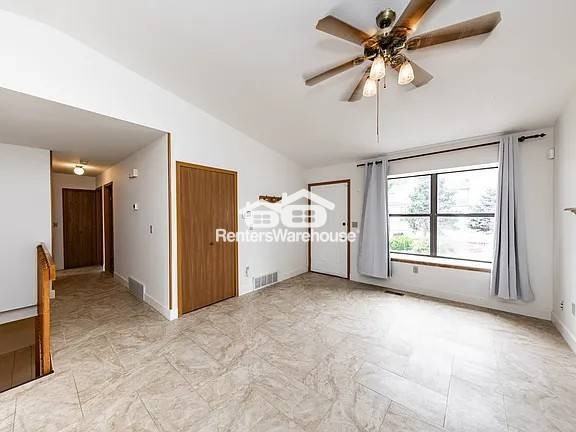 838 Daffodil St - Photo 3 of 21