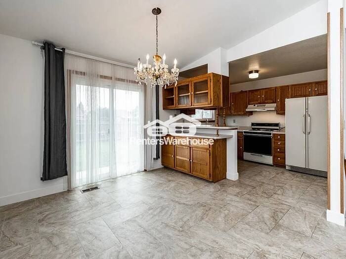 838 Daffodil St - Photo 6 of 21