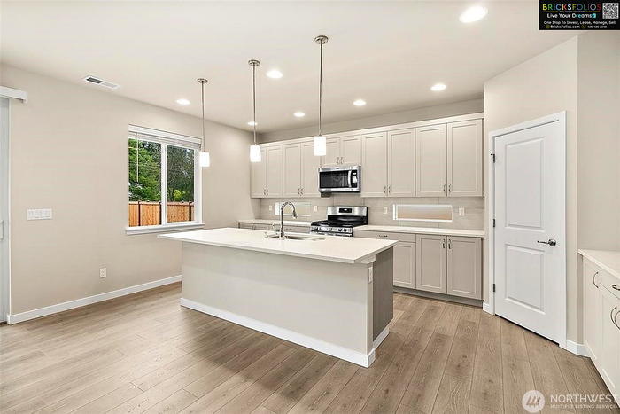 16217 8th Ave E - Photo 4 of 31