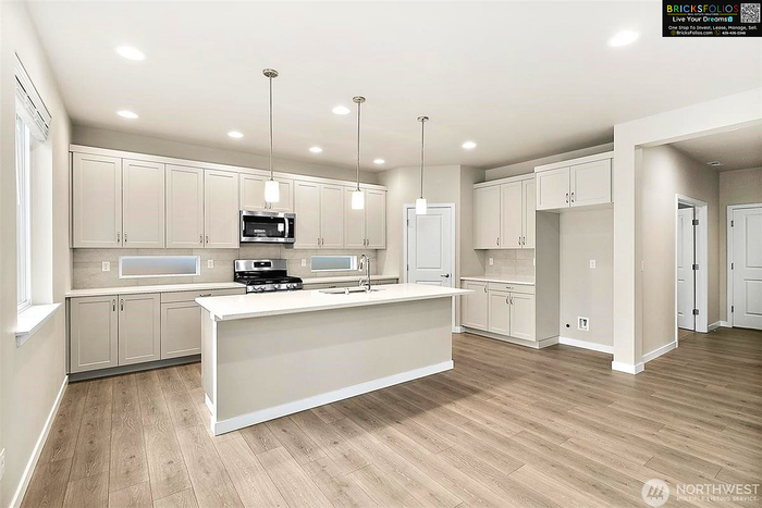 16217 8th Ave E - Photo 5 of 31