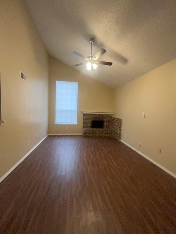 4376 Hulen Cir E - Photo 7 of 7