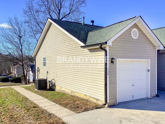 1139 Commons Ct - Photo 2 of 24