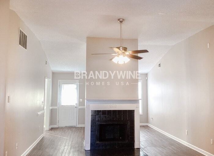 1139 Commons Ct - Photo 4 of 24