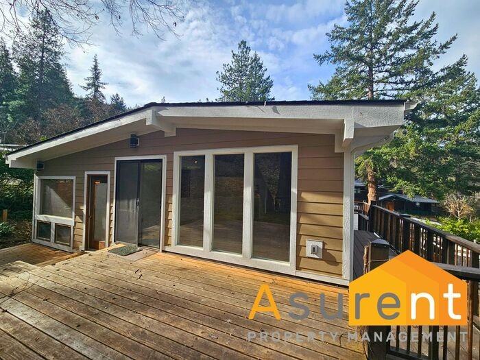 808 Beach St - Photo 2 of 31