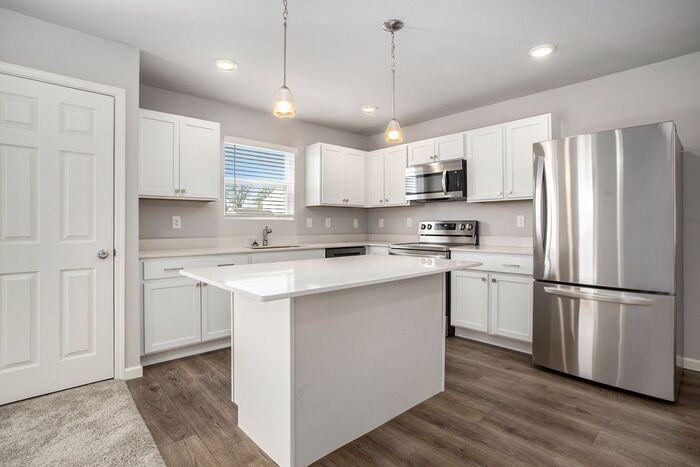 1318 Forest View Dr - Photo 2 of 20