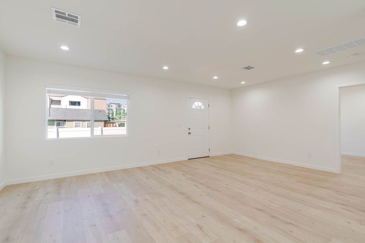 5407 La Mirada Ave - Photo 3 of 11