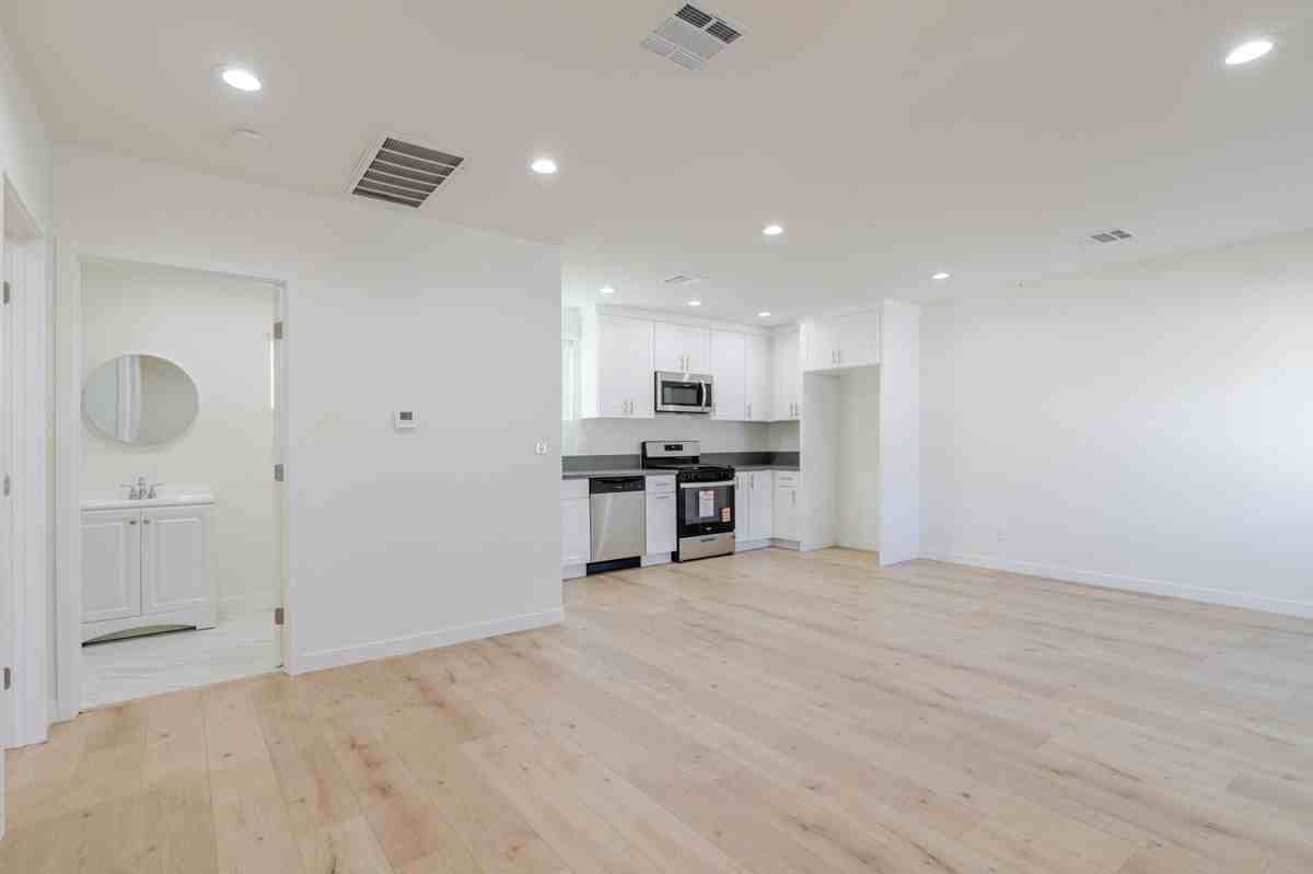 5407 La Mirada Ave - Photo 4 of 11