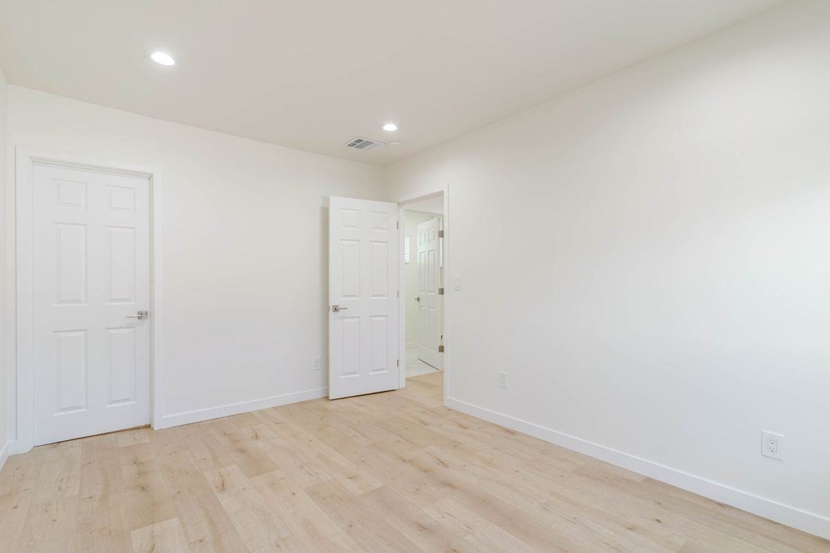 5407 La Mirada Ave - Photo 6 of 11