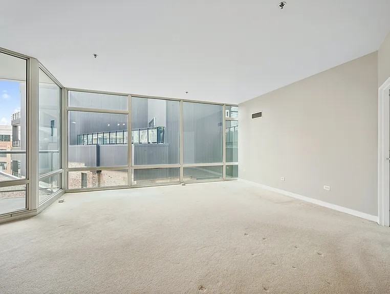 510 W Erie St #604 - Photo 3 of 12