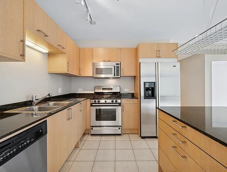 510 W Erie St #604 - Photo 5 of 12