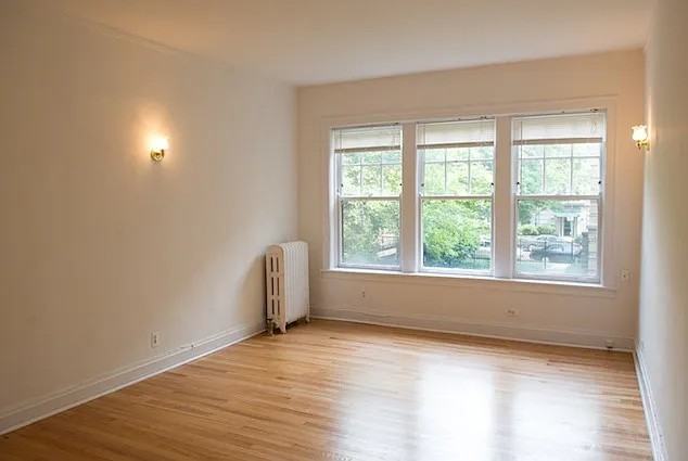 533 W Wellington Ave #13 - Photo 2 of 9