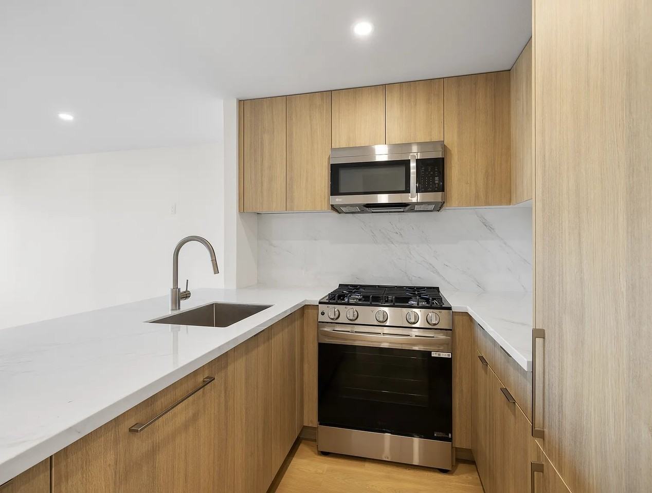 600 Columbus Ave #9B - Photo 4 of 6