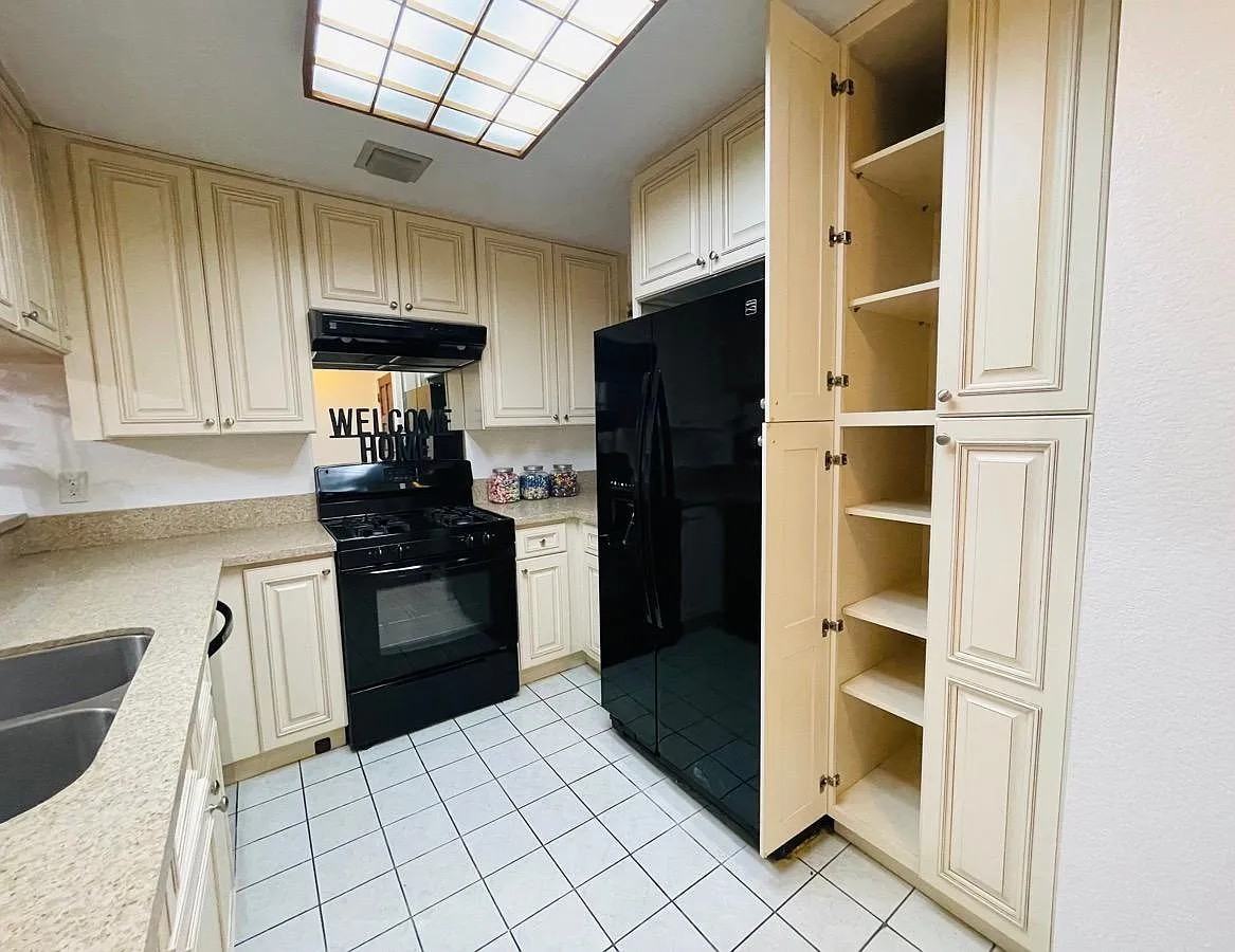 630 N Grand Ave #105 - Photo 3 of 14