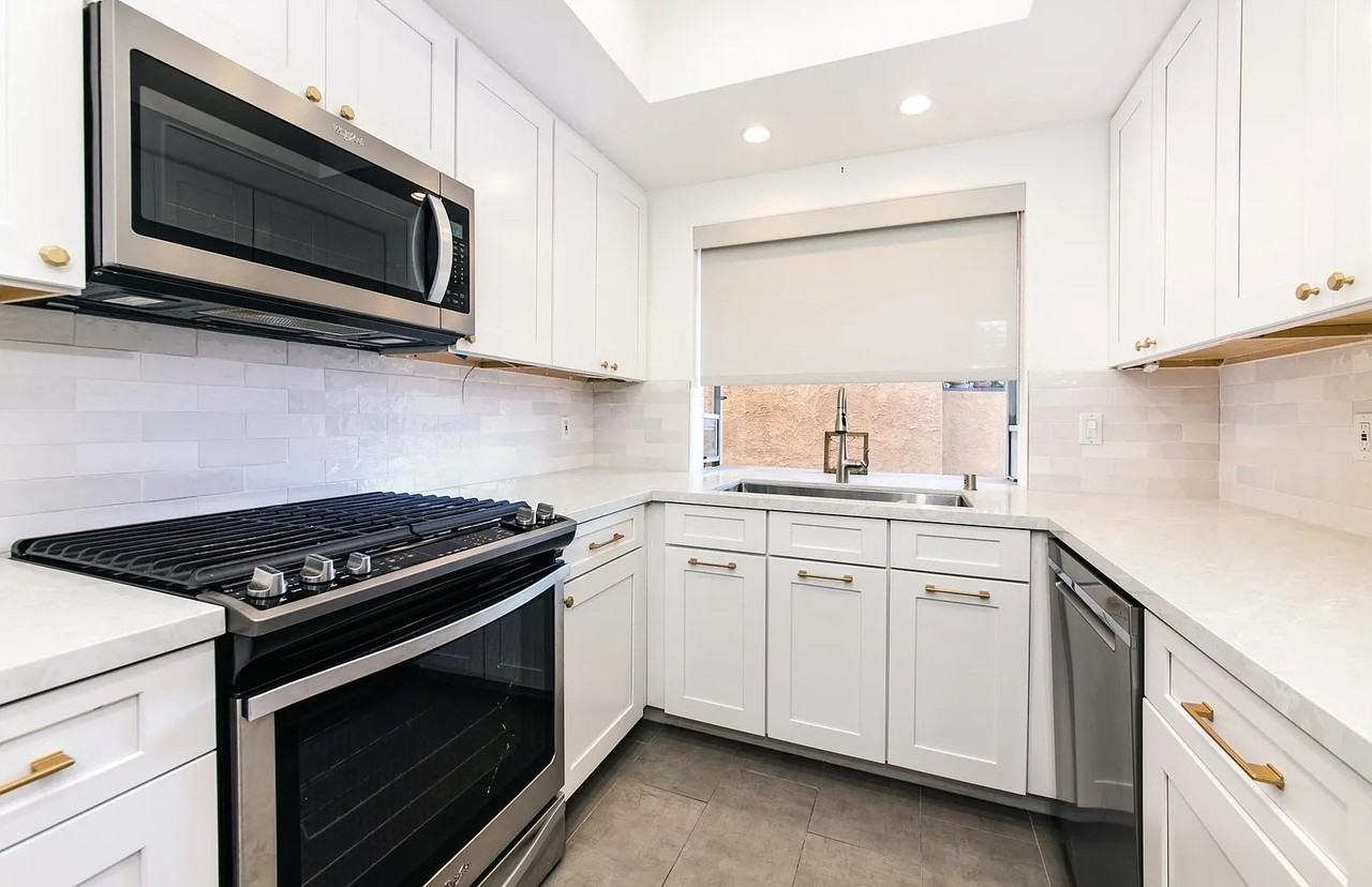 810 S Lucerne Blvd #201 - Photo 6 of 13