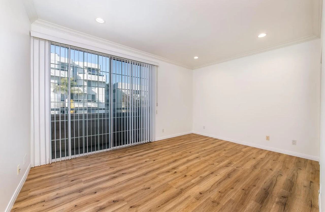 810 S Lucerne Blvd #201 - Photo 7 of 13