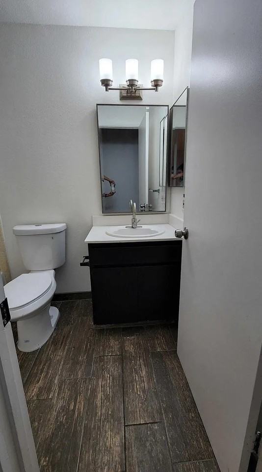 1055 N Capitol Ave #9 - Photo 6 of 9