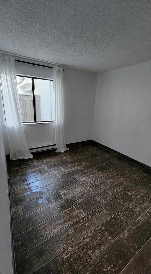 1055 N Capitol Ave #9 - Photo 7 of 9