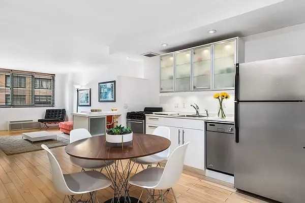 345 E 93rd St #2H - Photo 4 of 6