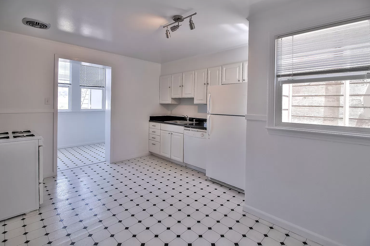 4488 Mission St - Photo 2 of 6