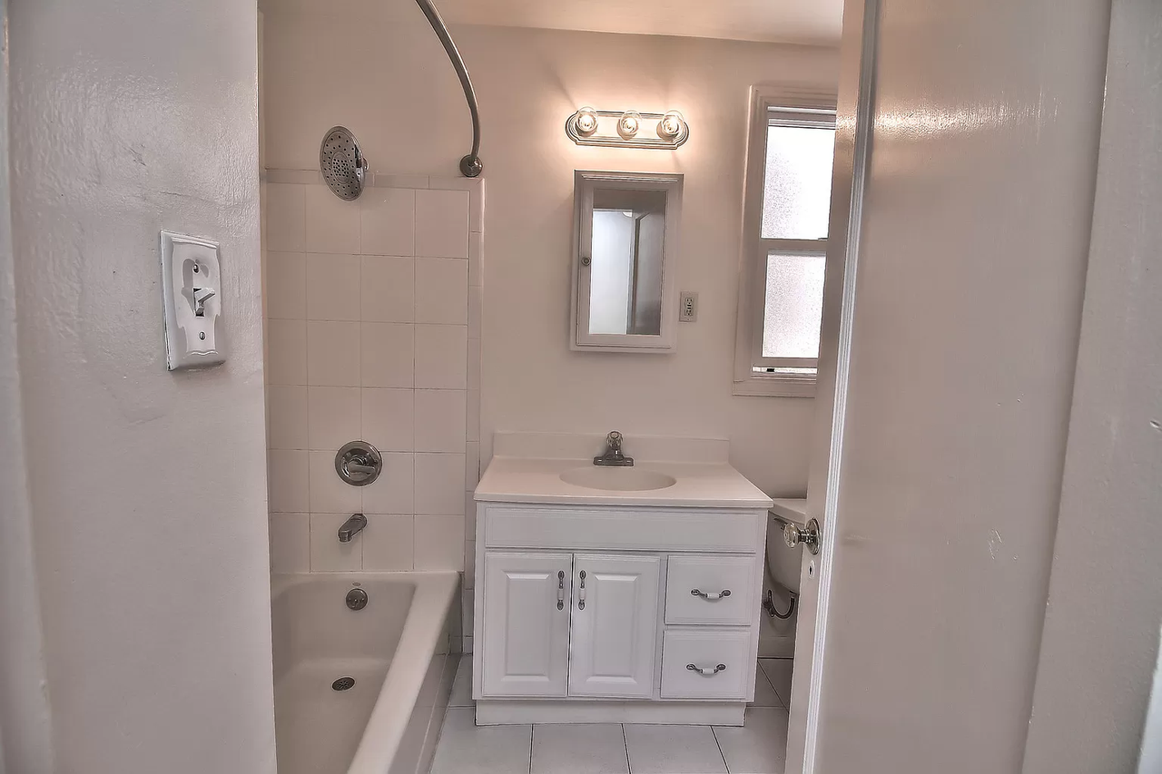 4488 Mission St - Photo 4 of 6