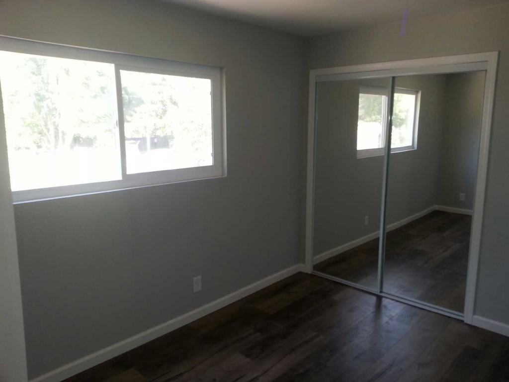 216 26th St - Photo 4 of 4