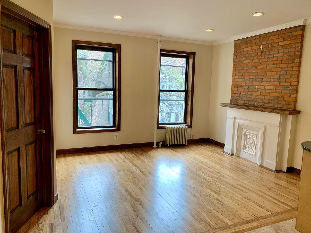 860 10th Ave - Photo 3 of 6