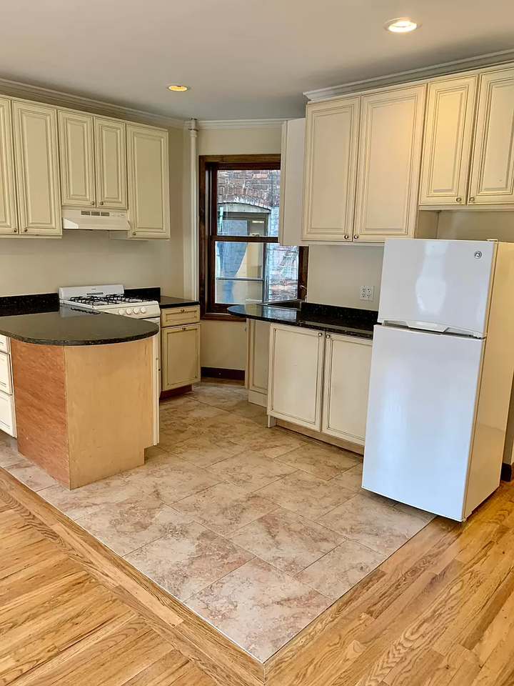 860 10th Ave - Photo 5 of 6