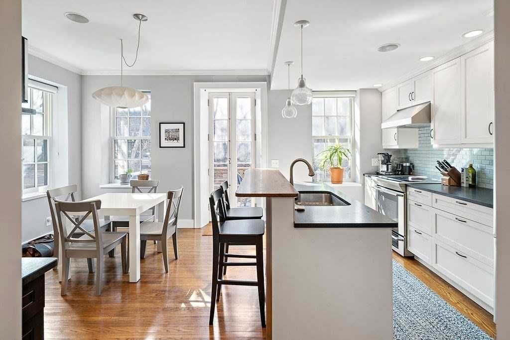 745 Hansell St Se - Photo 2 of 4