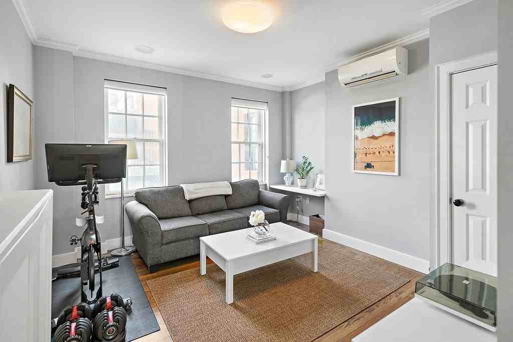 745 Hansell St Se - Photo 3 of 4