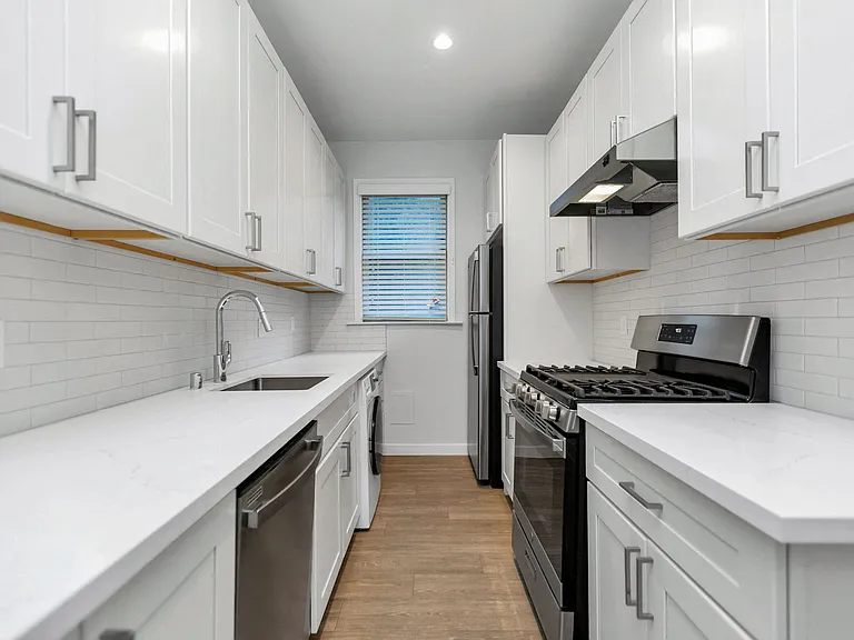 535 Taylor St - Photo 4 of 4