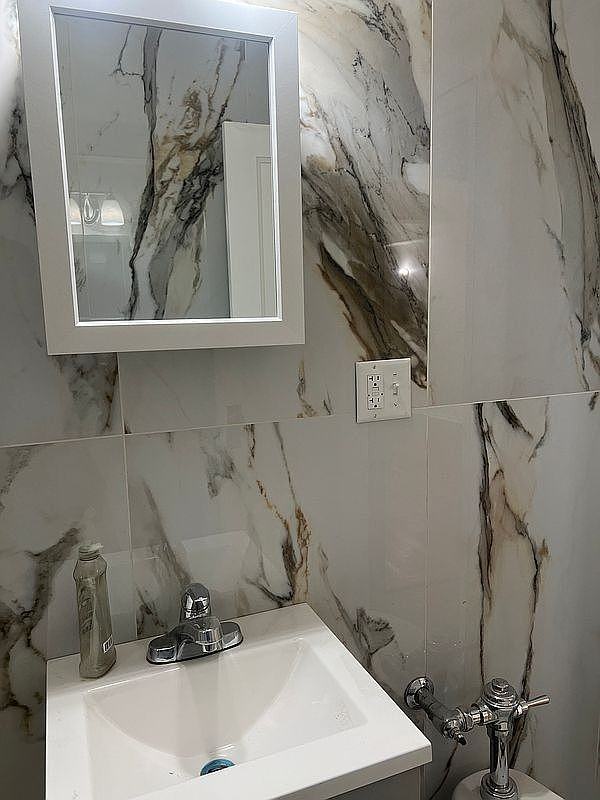 1527 Metropolitan Ave #2A - Photo 7 of 8