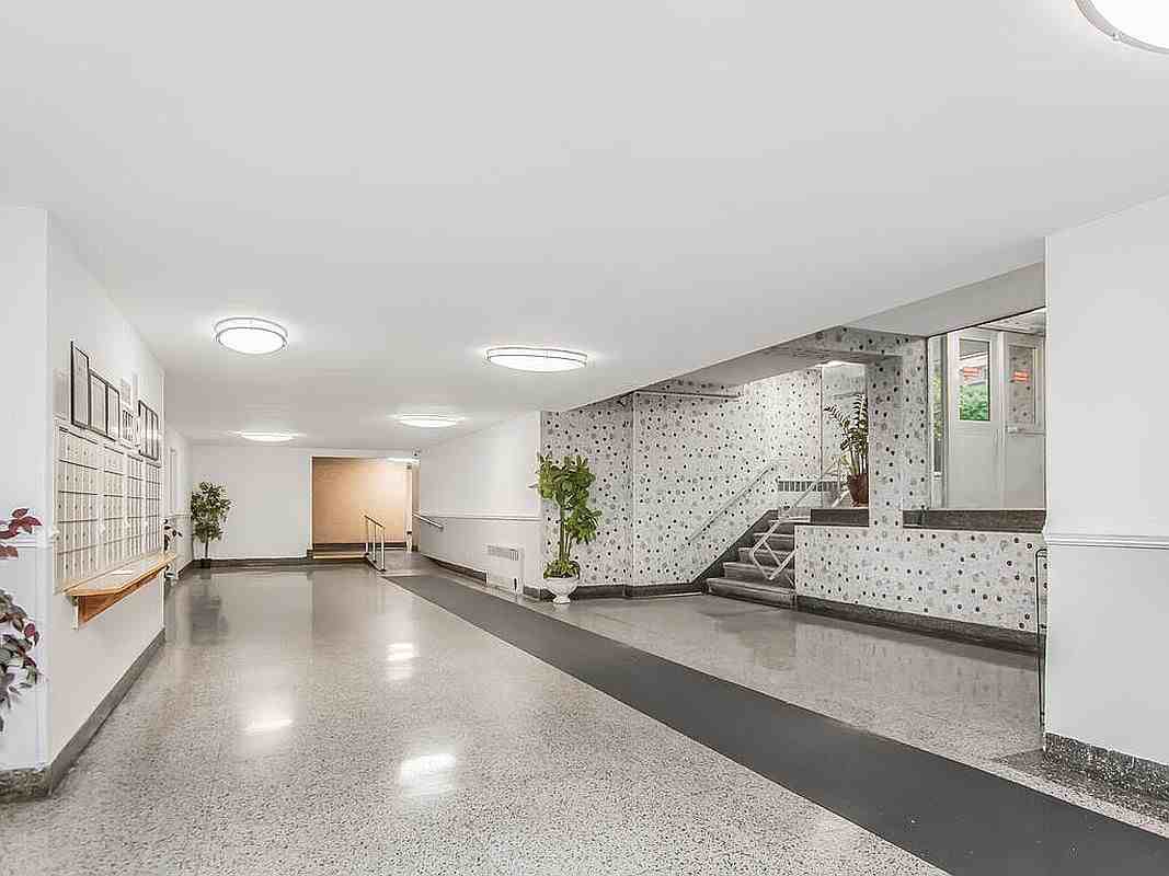 1425 Thieriot Ave #2J - Photo 3 of 10