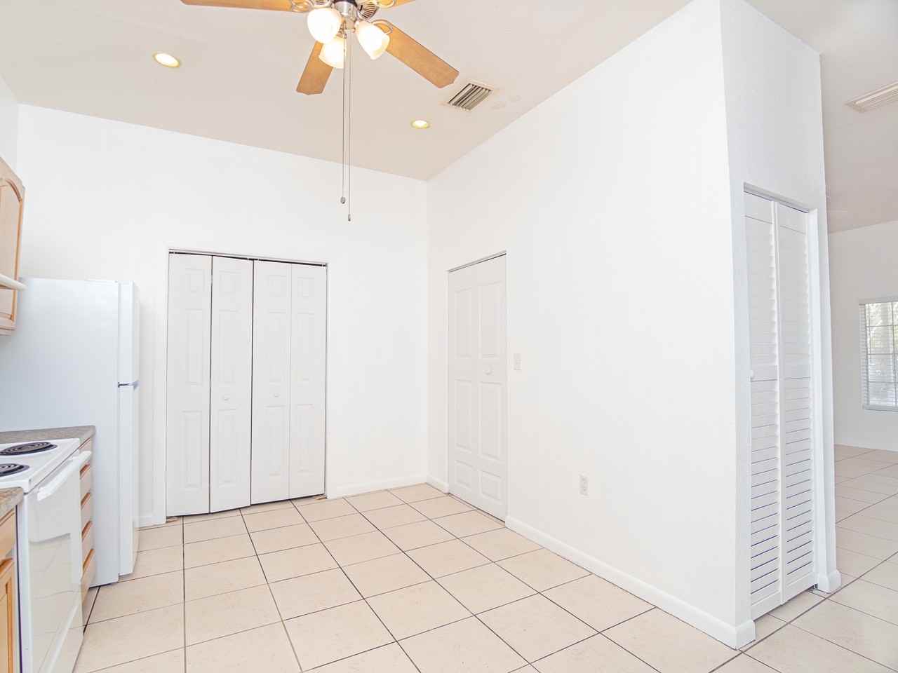 543 Rose Ave - Photo 7 of 15