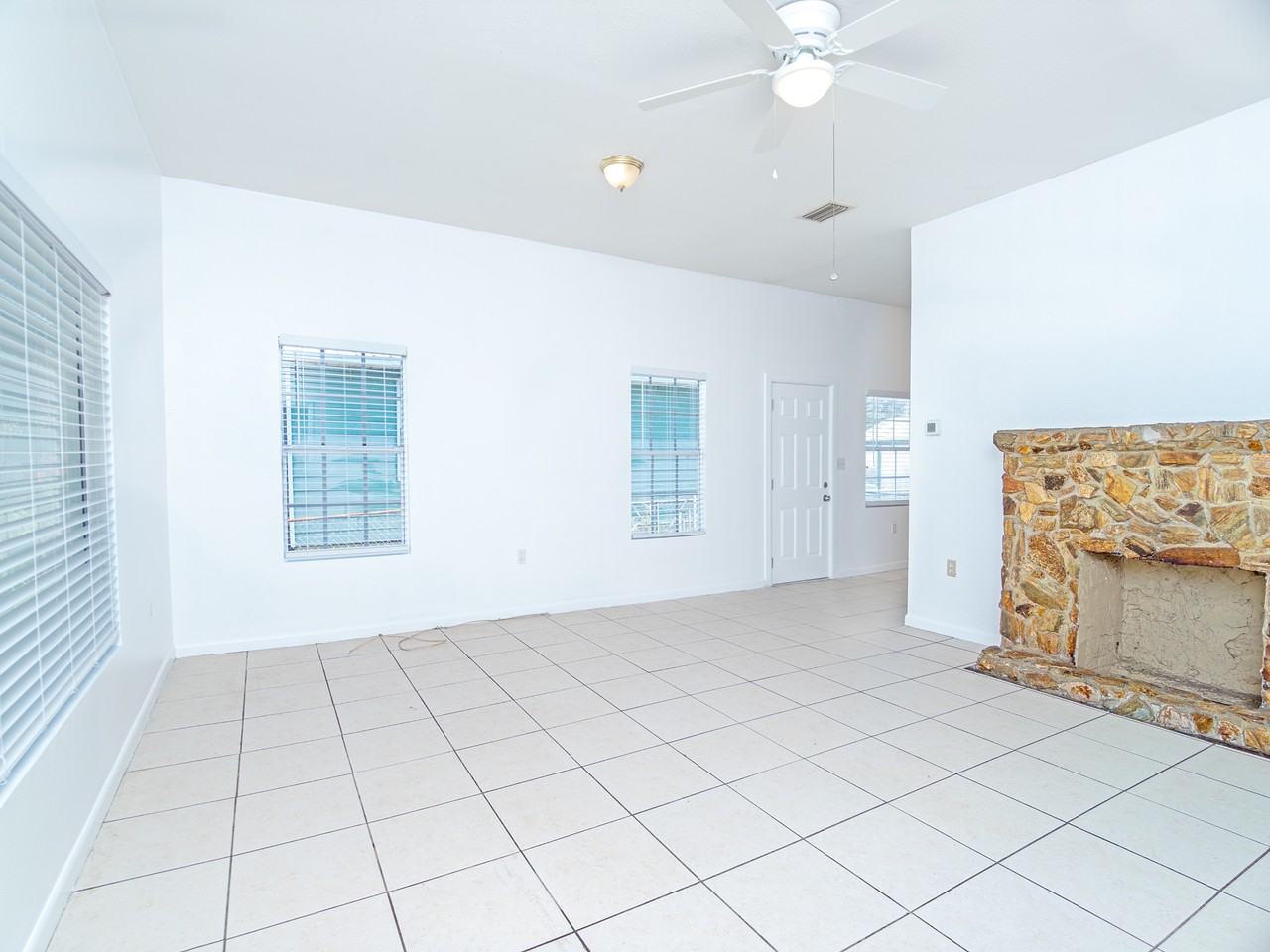 543 Rose Ave - Photo 6 of 15