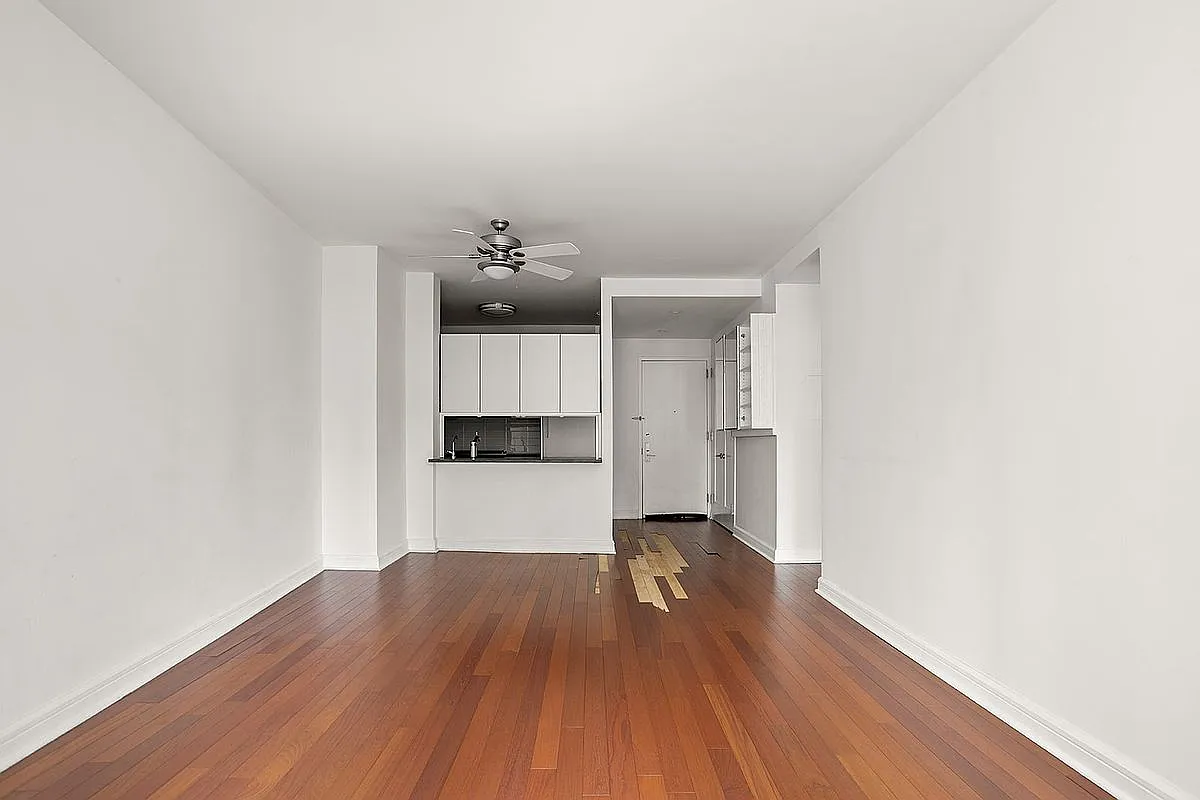 100 Riverside Blvd #8T - Photo 4 of 12