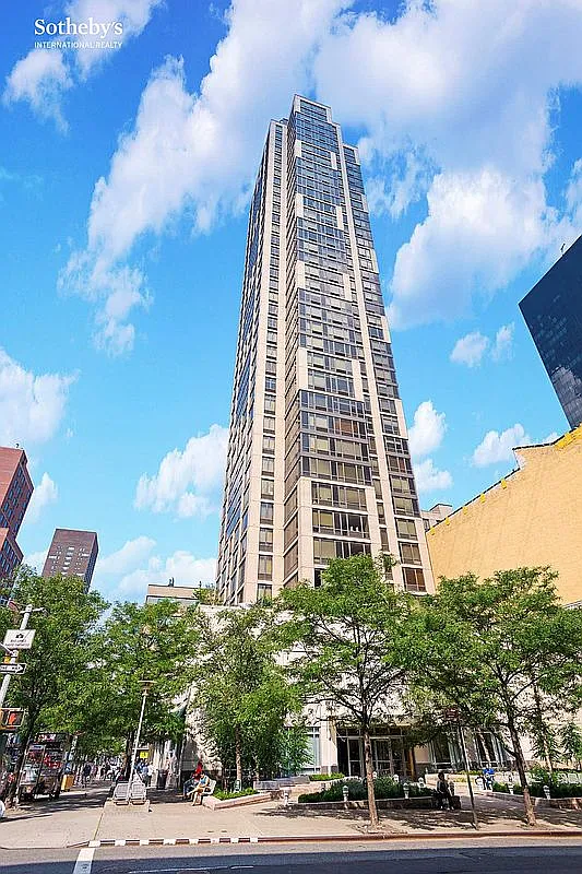 401 E 60th St #4I - Photo 2 of 9