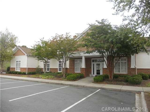 10675 Hill Point Ct - Photo 2 of 16
